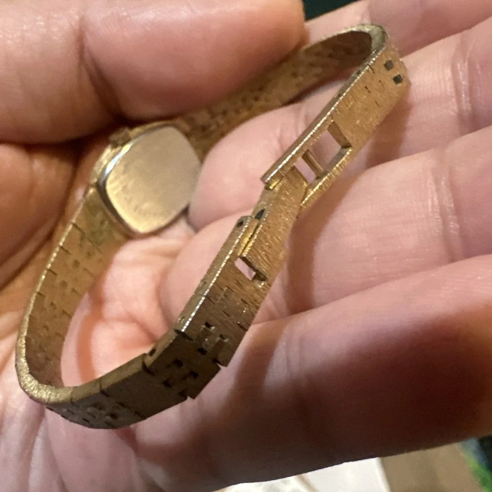 Works Vintage Waltham Diamond Quartz Ladies Watch Gold tone 16mm Fit 6.25